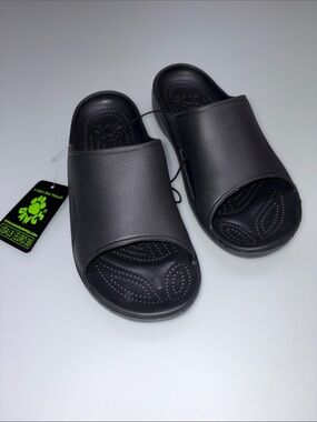 NWT ladies Dawgs slide black sz.8